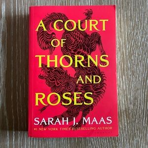 A Court of Thrones and Roses Paperback